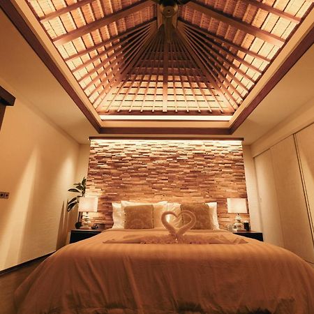 Sunset Palms Beach Villa Jimbaran Buitenkant foto